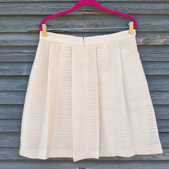 NWT White pleated pearlescent skirt - Picture 3 of 5